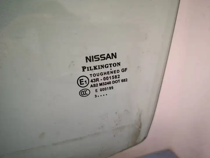 Nissan Qashqai (2010 - 2013) E143R001582 Стекло передней двери — фото 2