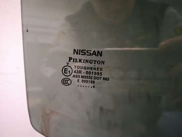 Nissan Qashqai (2013 - 2017) E143R001595 Стекло задней двери — фото 2