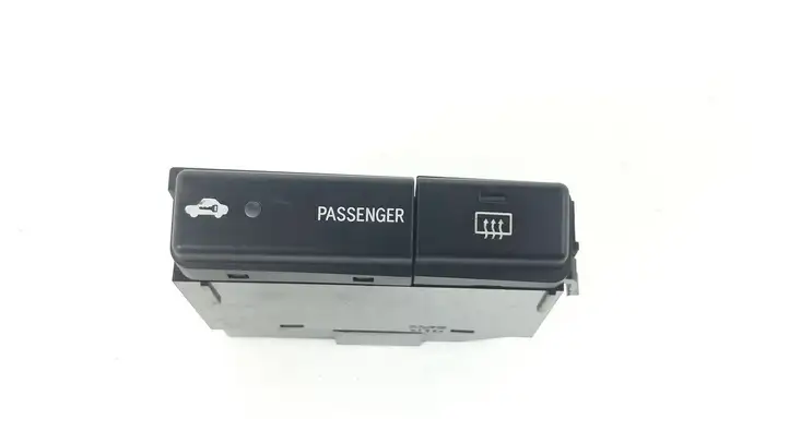 Toyota Avensis T250 (2006 - 2009) 8479005110D Кнопка обогрева стекла — фото 1