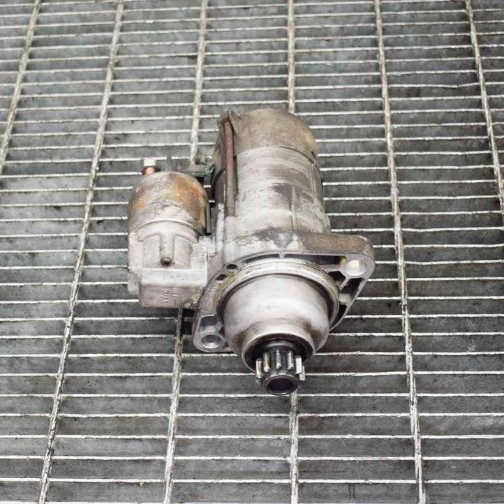 Volkswagen PASSAT B6 (2005 - 2010)  02M911023N Стартер