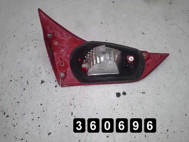 Toyota Auris E180 (2012 - 2018) # 05170237 Задний фонарь в кузове — фото 4
