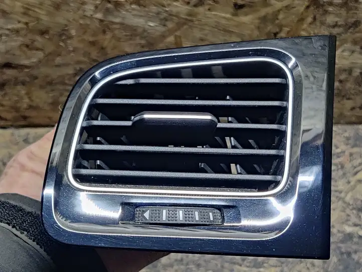 Volkswagen Golf VII (2013 - 2019) 5G1819703H Боковой воздушный дефлектор — фото 2