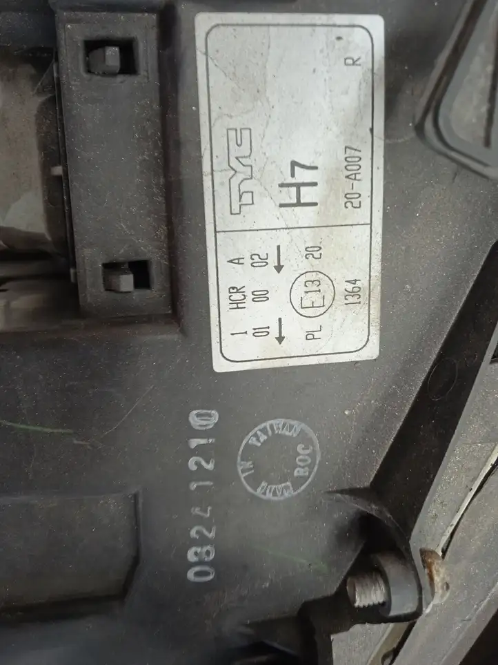 Audi A4 S4 B6 8E 8H (2000 - 2006) 08241210 Передняя фара — фото 4