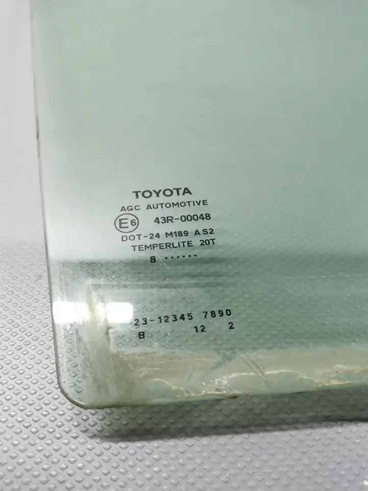 Toyota Auris 150 (2006 - 2012) Стекло задней двери — фото 2