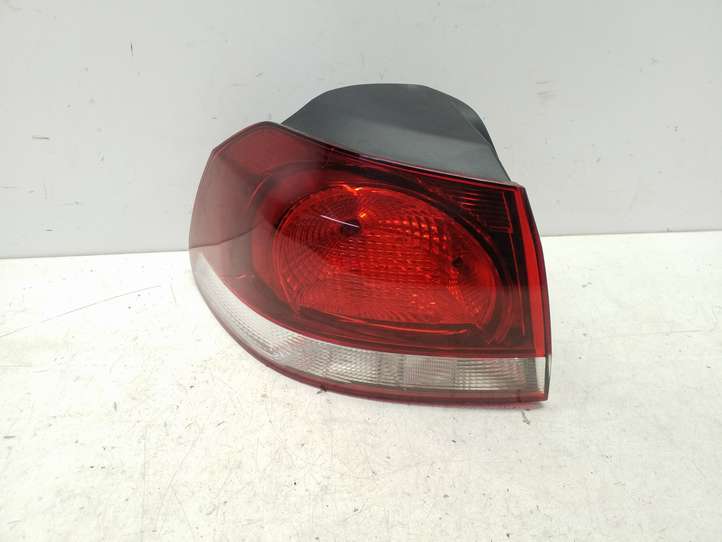 Volkswagen Golf VI (2009 - 2013)  5K0945257 Задний фонарь в кузове