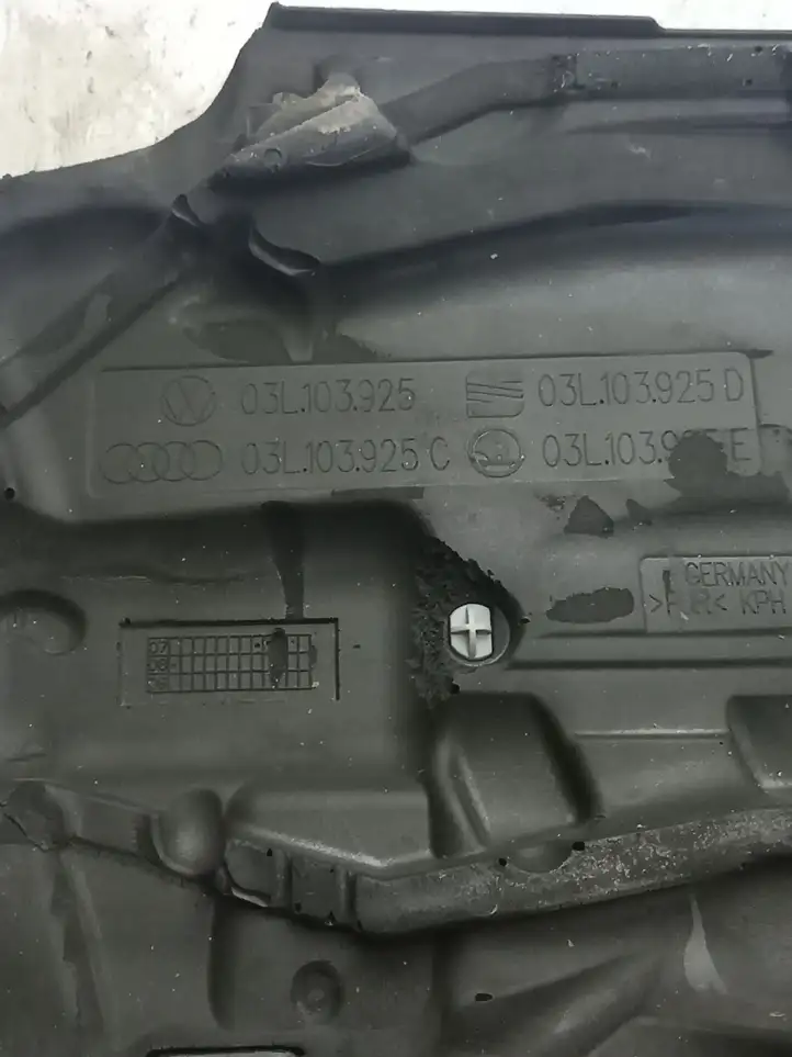 Volkswagen PASSAT B6 (2005 - 2010) 03L103925 Крышка двигателя декоративная — фото 2