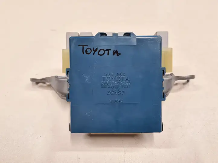 Toyota Corolla Verso E121 (2004 - 2007) 896180F020 Блок управления зажиганием — фото 2