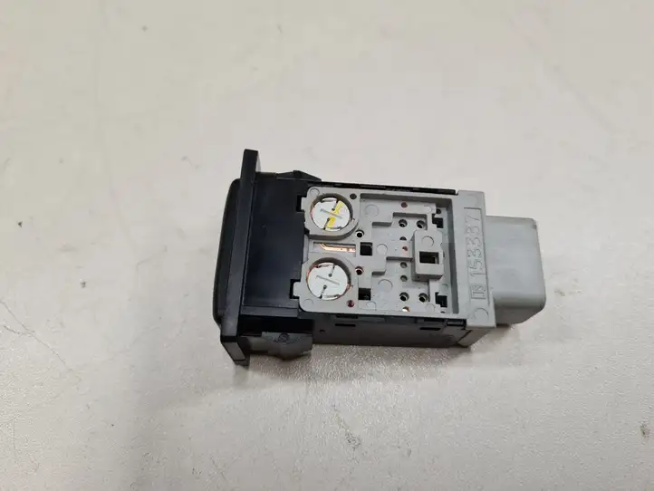Toyota Corolla Verso E121 (2004 - 2007) R153261 Кнопка обогрева стекла — фото 3