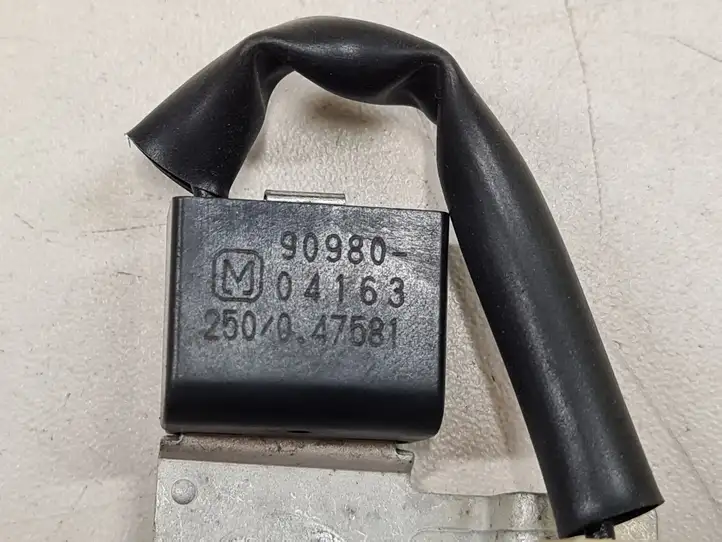 Toyota Corolla Verso E121 (2004 - 2007) 9098004163 Другое реле — фото 2