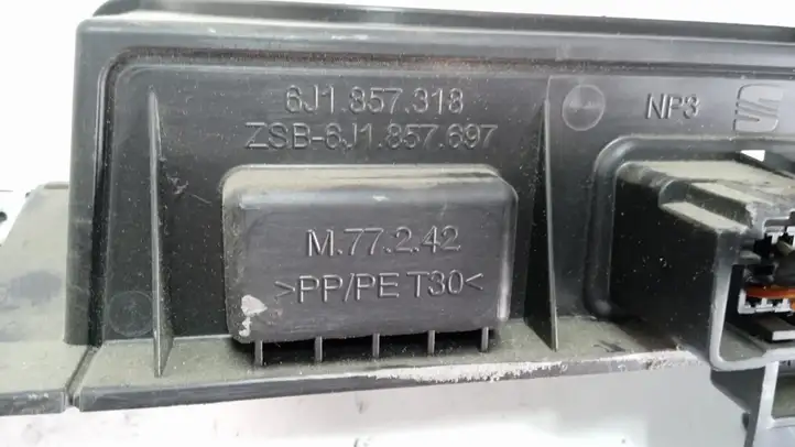 Seat Ibiza IV (6J,6P) (2008 - 2017) 6J1857318 Прочие детали салона — фото 4
