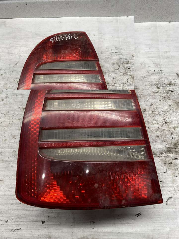 Skoda Superb B5 (3U) (2001 - 2008)  3U5945111A Задний фонарь в кузове