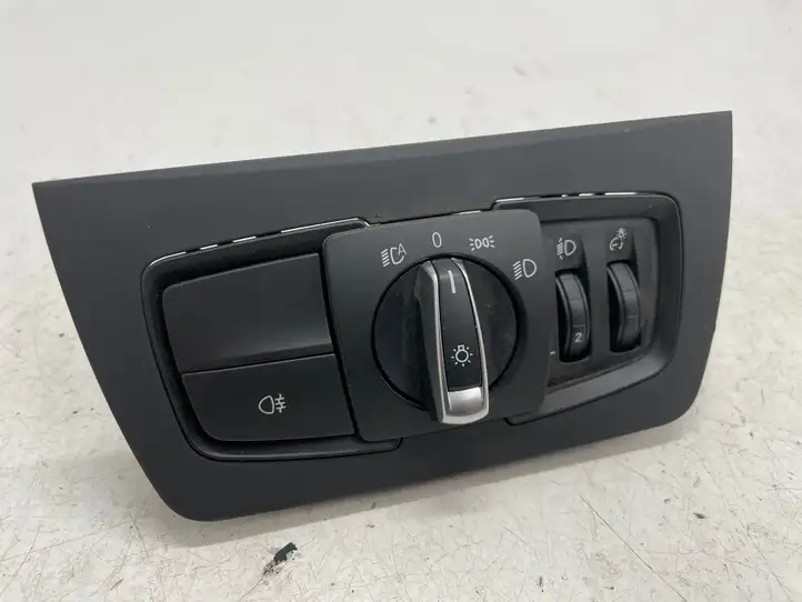 BMW 3 F30 F35 F31 (2012 - 2018) 9393949 Включатель фонарей — фото 1