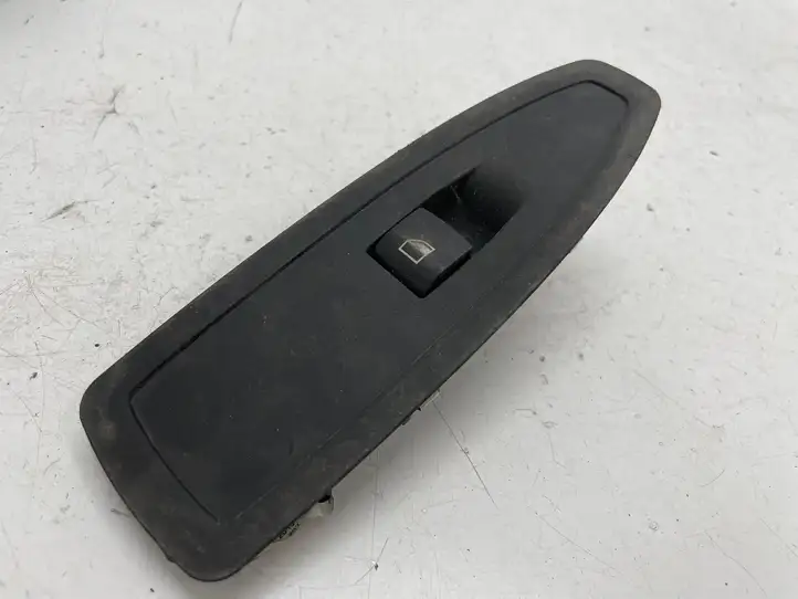 BMW 1 F20 F21 (2011 - 2019) 9208107 Блок кнопок стеклоподъемников — фото 1