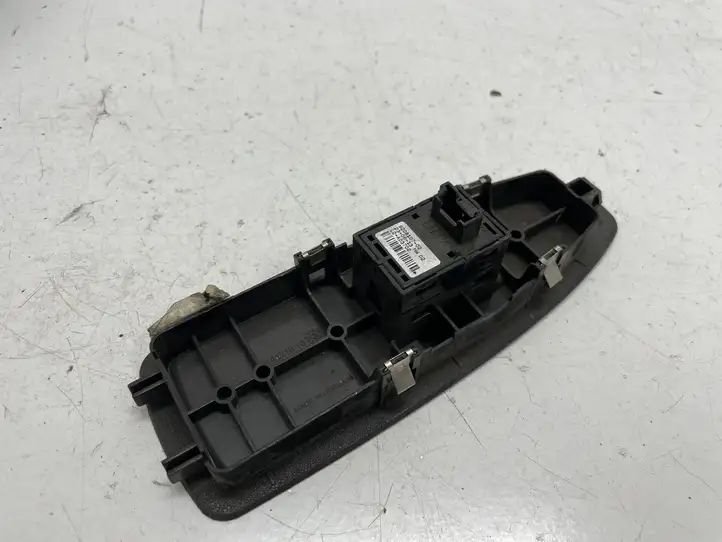 BMW 1 F20 F21 (2011 - 2019) 9208107 Блок кнопок стеклоподъемников — фото 2
