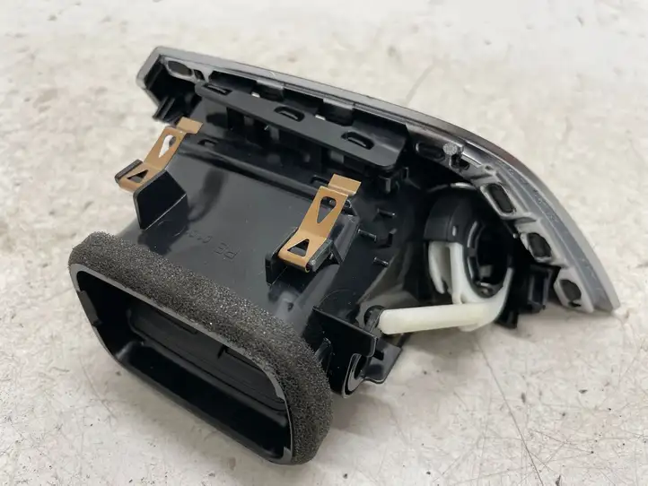 BMW 1 F20 F21 (2011 - 2019) 2636104 Воздушная решетка панели — фото 2