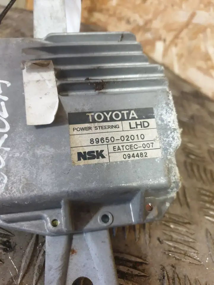 Toyota Corolla E120 E130 (2000 - 2004) 8965002010 Блок управления усилителем руля — фото 3