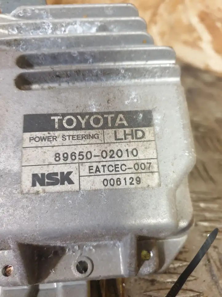 Toyota Corolla E120 E130 (2004 - 2007) 8965002010 Блок управления усилителем руля — фото 3