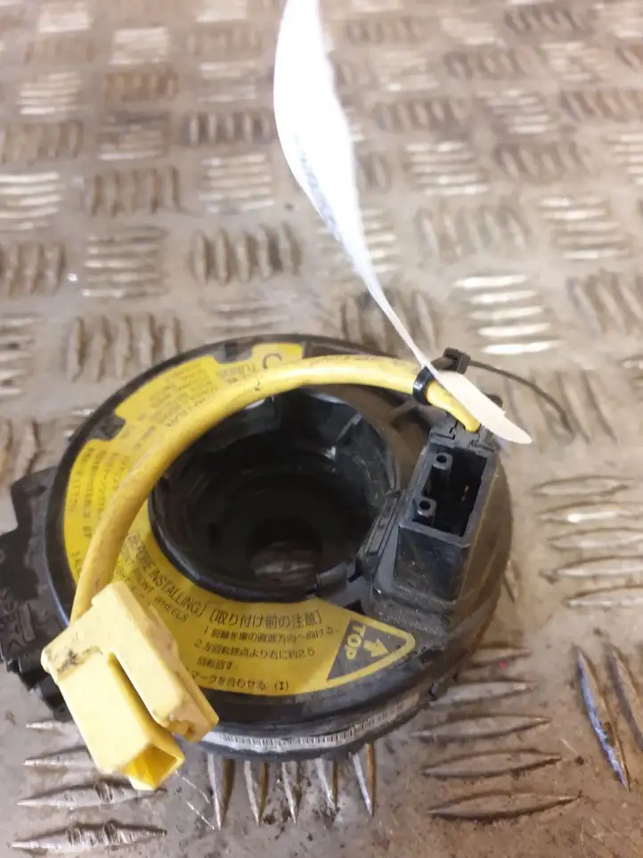 Toyota Avensis Verso (2001 - 2004) Контактное кольцо SRS — фото 1