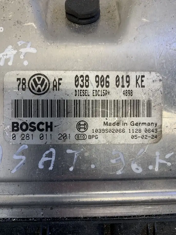 Volkswagen PASSAT B5.5 (2001 - 2005) 038906019KE Блок управления двигателем (ЭБУ) — фото 2