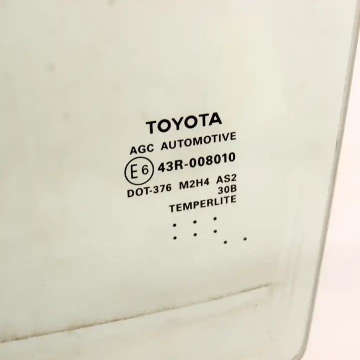 Toyota Camry VIII XV70 (2017 - 2020) E643R008010 Стекло задней двери — фото 2