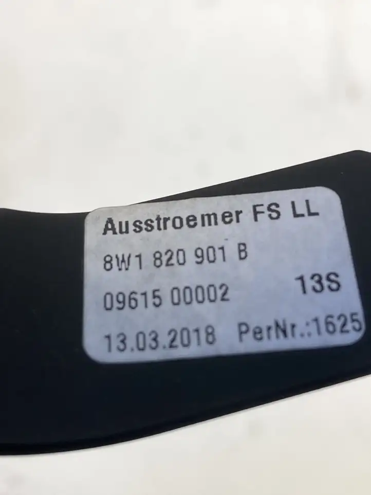 Audi A4 S4 B9 (2015 - 2019) 8W1820902 Центральный воздушный дефлектор — фото 8