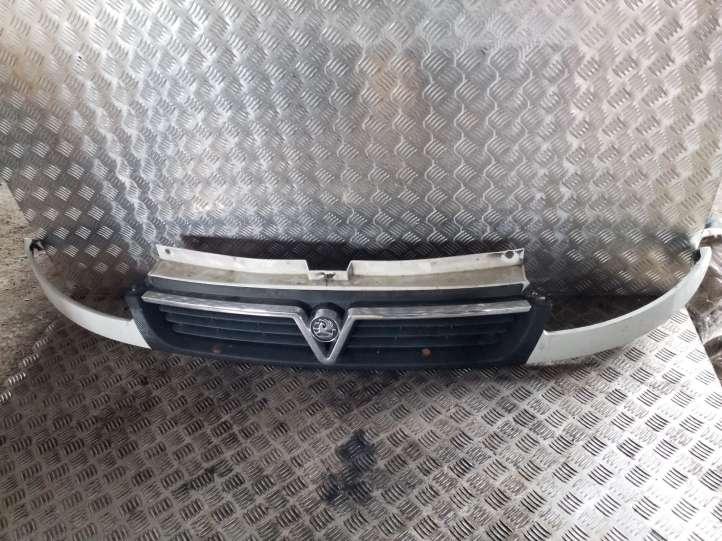 8200044885 Opel Vivaro Grotelės viršutinės