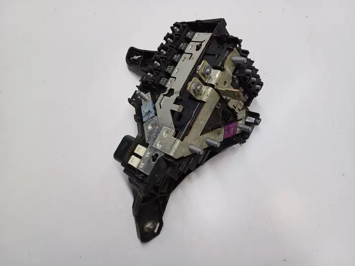 Mercedes-Benz E W238 (2017 - )  A2135400750 Узел подключения плюсовых проводов