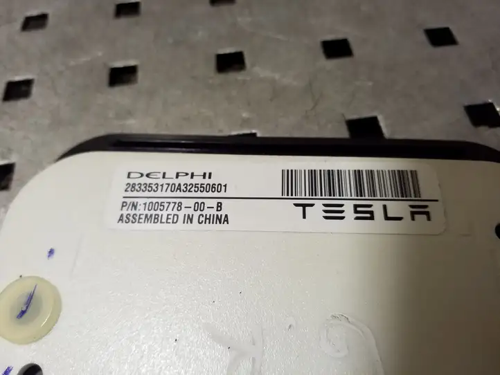 Tesla Model S (2016 - 2021) 100577800B Датчик занятости сиденья — фото 2