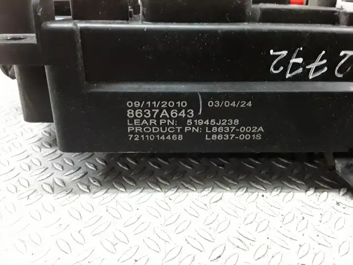 Mitsubishi ASX (2010 - 2016) 8637A643 Блок предохранителей — фото 2