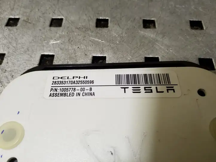 Tesla Model S (2016 - 2021) 100577800B Датчик занятости сиденья — фото 2