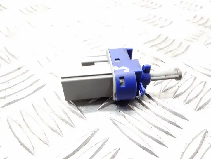 Mazda 6. (2005 - 2007)   Датчик педали сцепления