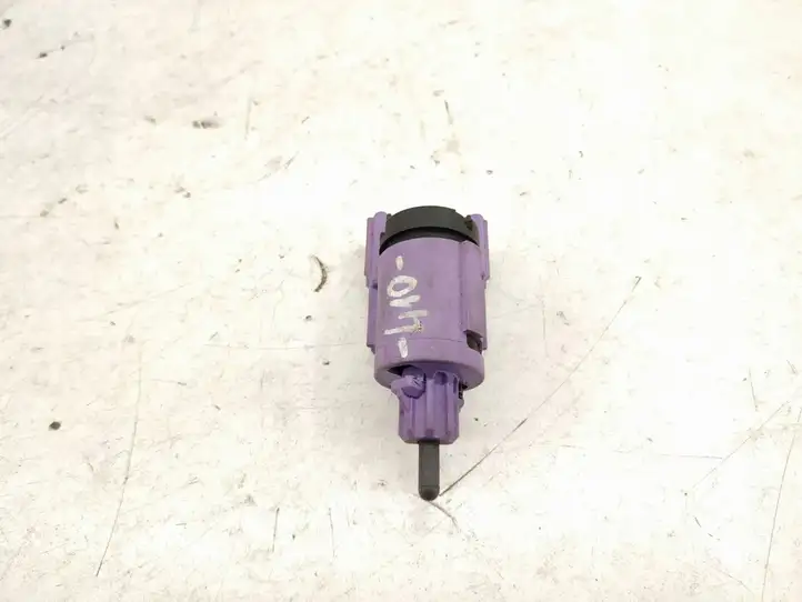 Volkswagen Bora (1998 - 2005)   Датчик тормозной педали