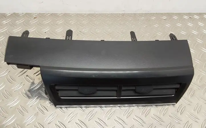Toyota Prius+ (ZVW40) (2011 - 2018) 5568647120 Центральный воздушный дефлектор — фото 2