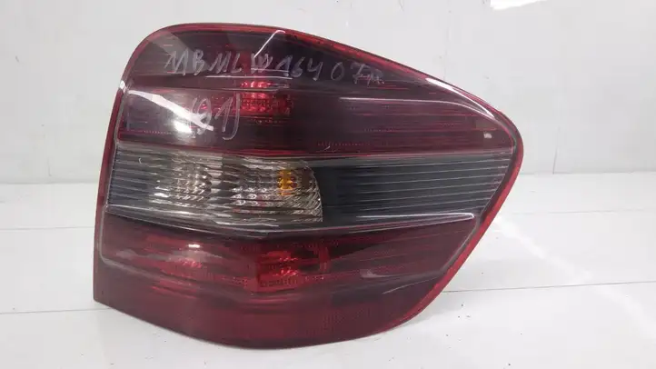Mercedes-Benz ML W164 (2005 - 2011) A164820226401 Задний фонарь в кузове — фото 1