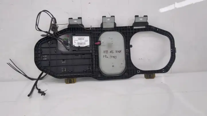 Mercedes-Benz ML W164 (2005 - 2011) A2518202175 Усилитель антенны — фото 9