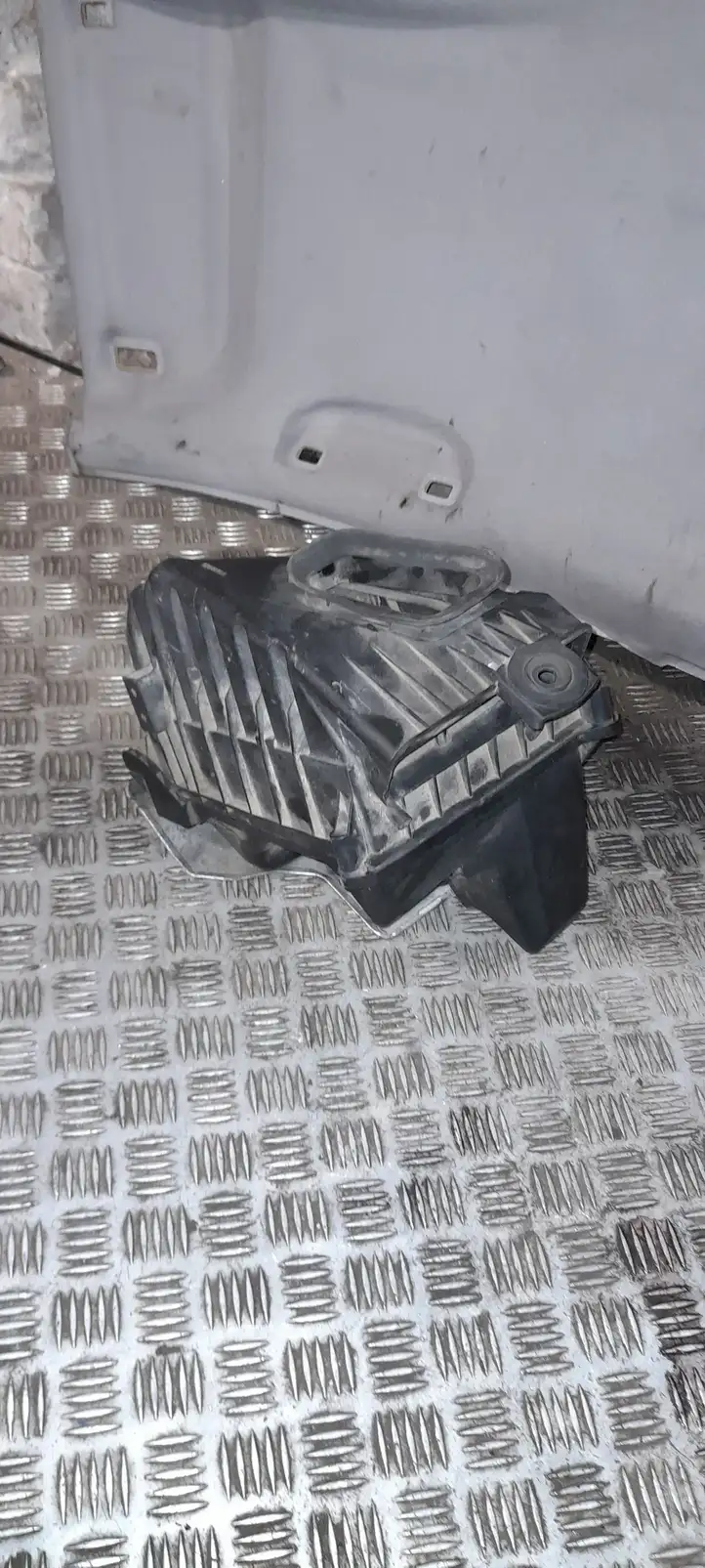 Audi A4 S4 B7 8E 8H (2004 - 2009) 03G133835 Корпус воздушного фильтра — фото 2