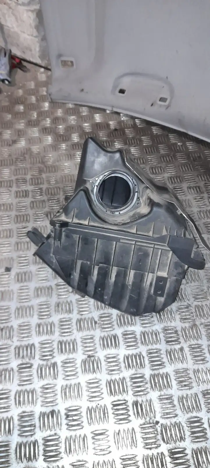 Audi A4 S4 B7 8E 8H (2004 - 2009) 03G133835 Корпус воздушного фильтра — фото 3
