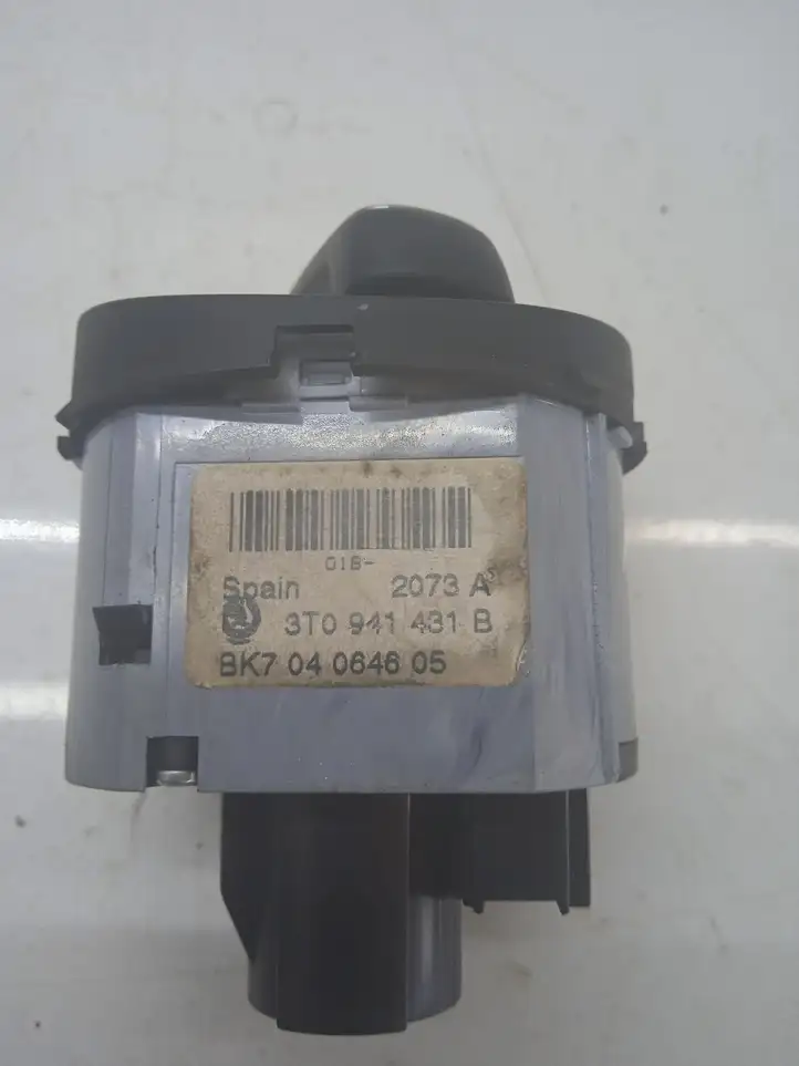 Skoda Superb B6 (3T) (2008 - 2015) BK704064605 Включатель фонарей — фото 3