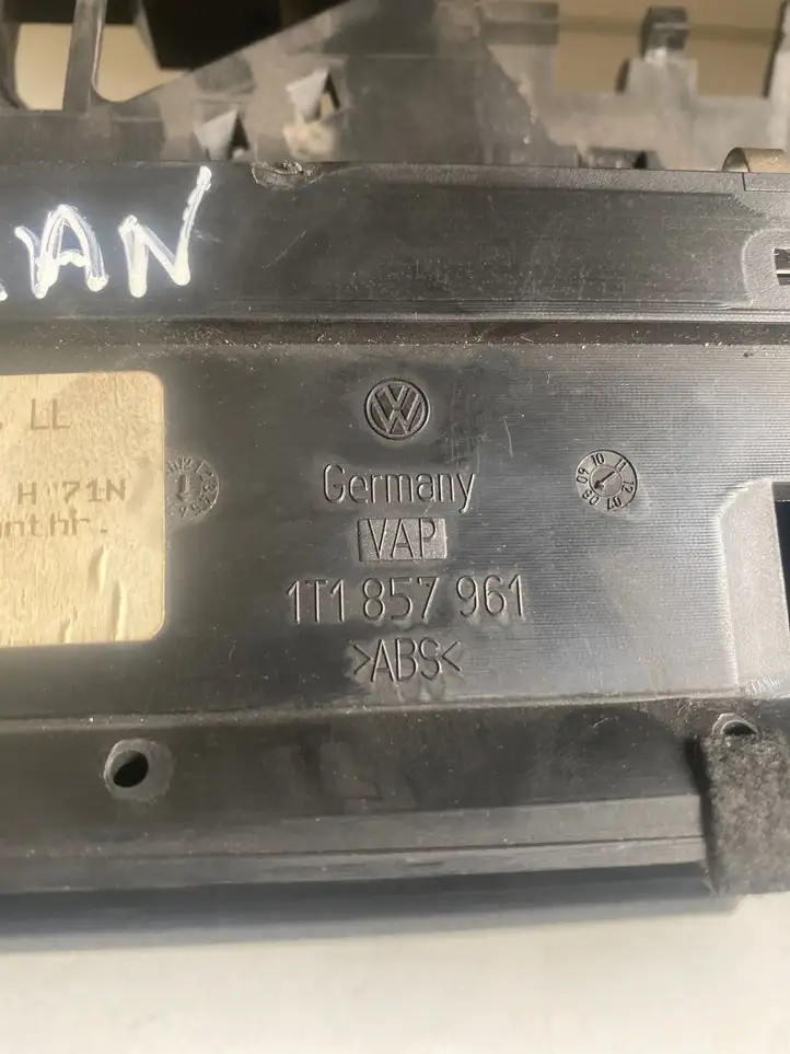 Volkswagen Touran I (2003 - 2010) 1T1857961H Передняя пепельница — фото 4