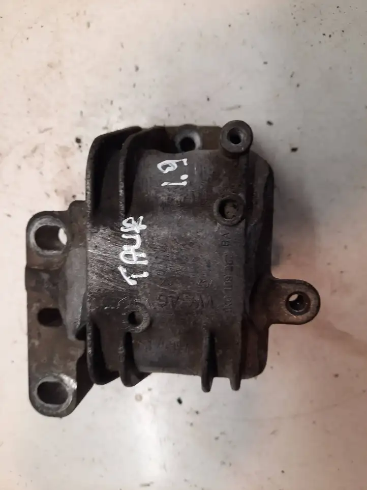 Volkswagen Touran I (2003 - 2010) 1K0199262BA Опора двигателя — фото 1