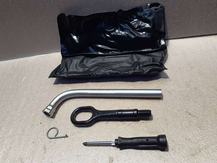 Volkswagen Tiguan (2011 - 2016)  1T0805615A Петля вытягивания