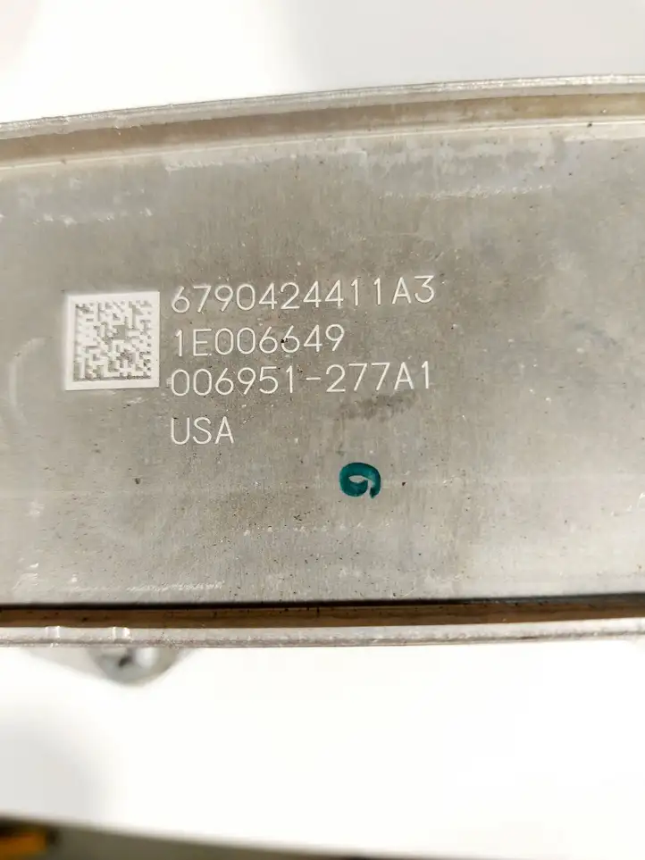Chrysler Pacifica (2016 - ) 67904244113 Кронштейн масляного фильтра — фото 2