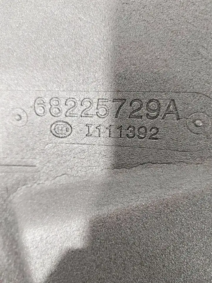 Chrysler Pacifica (2016 - ) 68225729A Прочая отделка багажника — фото 2