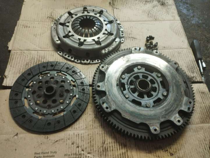 Nissan Almera Tino (2000 - 2006)  324027310 Комплект сцепления