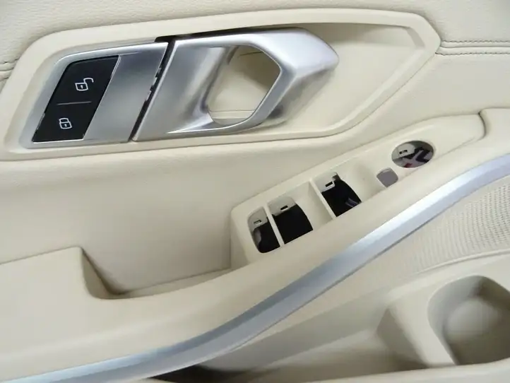 BMW 3 G20 G21 (2019 - ) Обшивка передней двери — фото 2