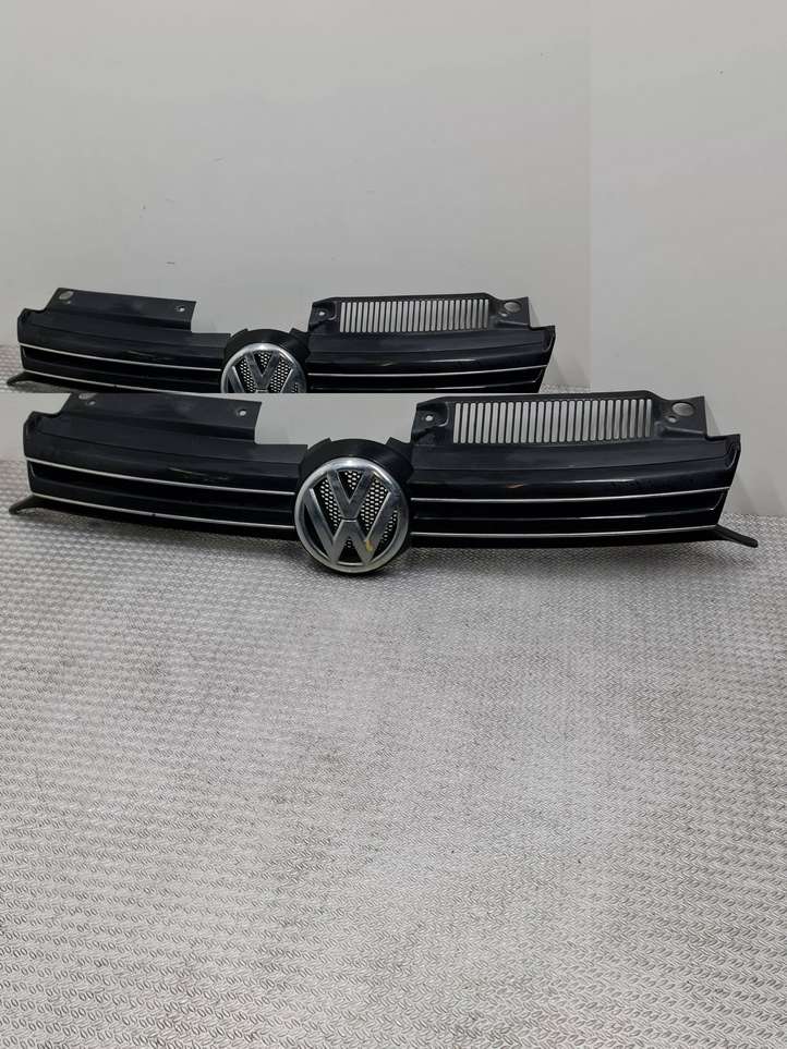 Volkswagen Golf VI (2009 - 2013)  5K0853653 Передняя решётка