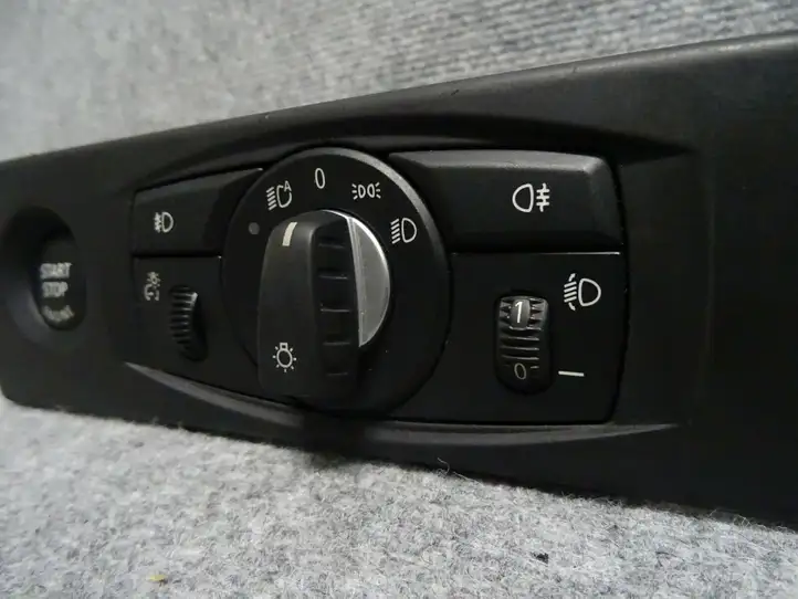 BMW 5 E60 E61 (2004 - 2010) 6988555 Включатель фонарей — фото 3