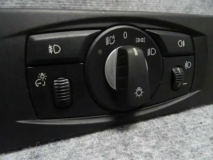 BMW 5 E60 E61 (2004 - 2010) 6988555 Включатель фонарей — фото 4