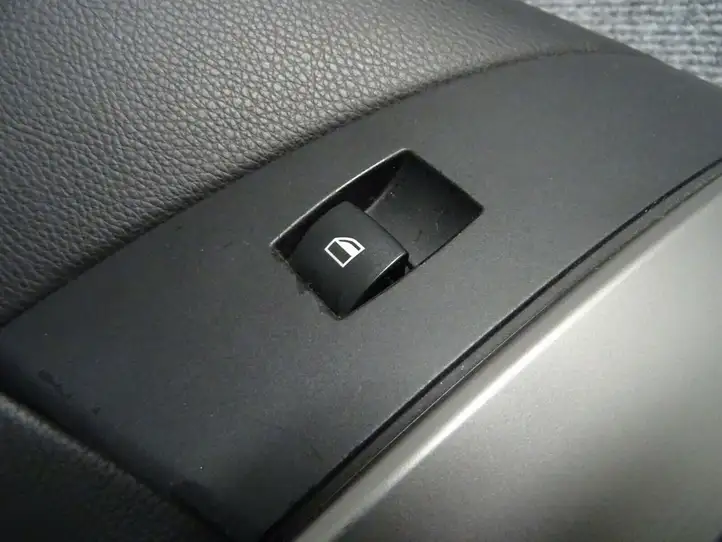 BMW 5 E60 E61 (2004 - 2010) Обшивка задней двери — фото 2