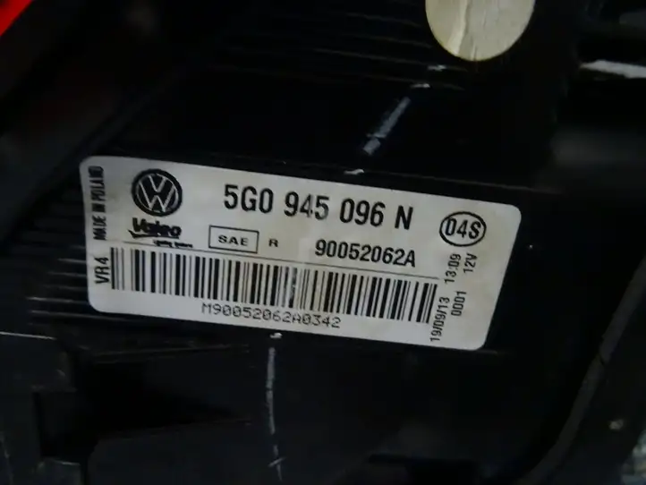 Volkswagen Golf VII (2013 - 2019) 5G0945096N Задний фонарь в кузове — фото 9
